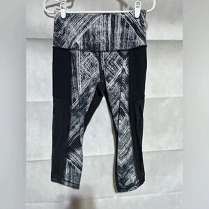 Lululemon Hot to Street Cropped Black & White Sheer Mesh Leg Women’s Size 8 EEUC
